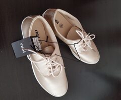 Леки, ежедневни пролетни дамски обувки с връзки